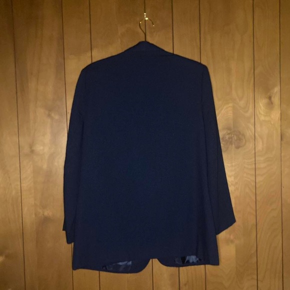 Vintage Sag Harbor navy blazer with beautiful buttons with shoulder pads - Picture 3 of 4